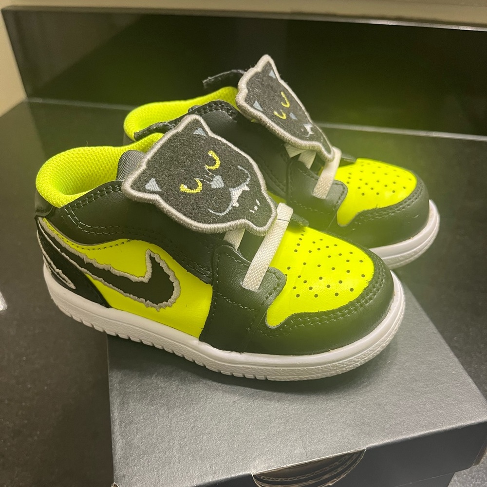 Jordan 1 LOW (black & green) 7C